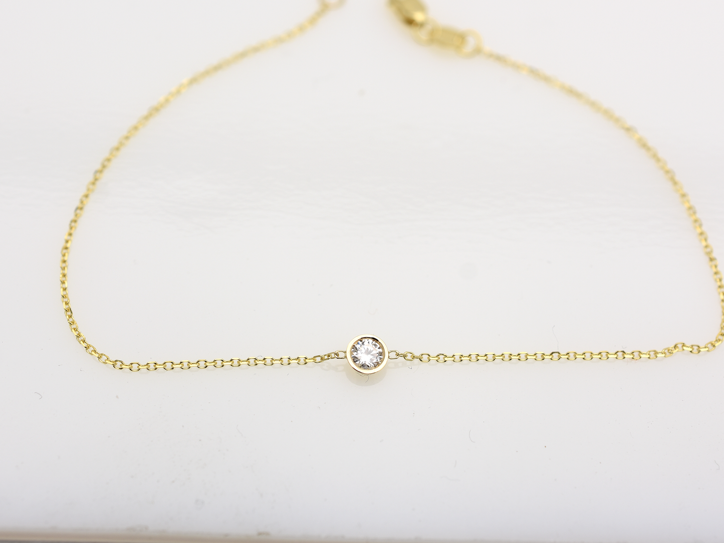 14K Gold 0.10ct Floating Diamond Bezel Bracelet