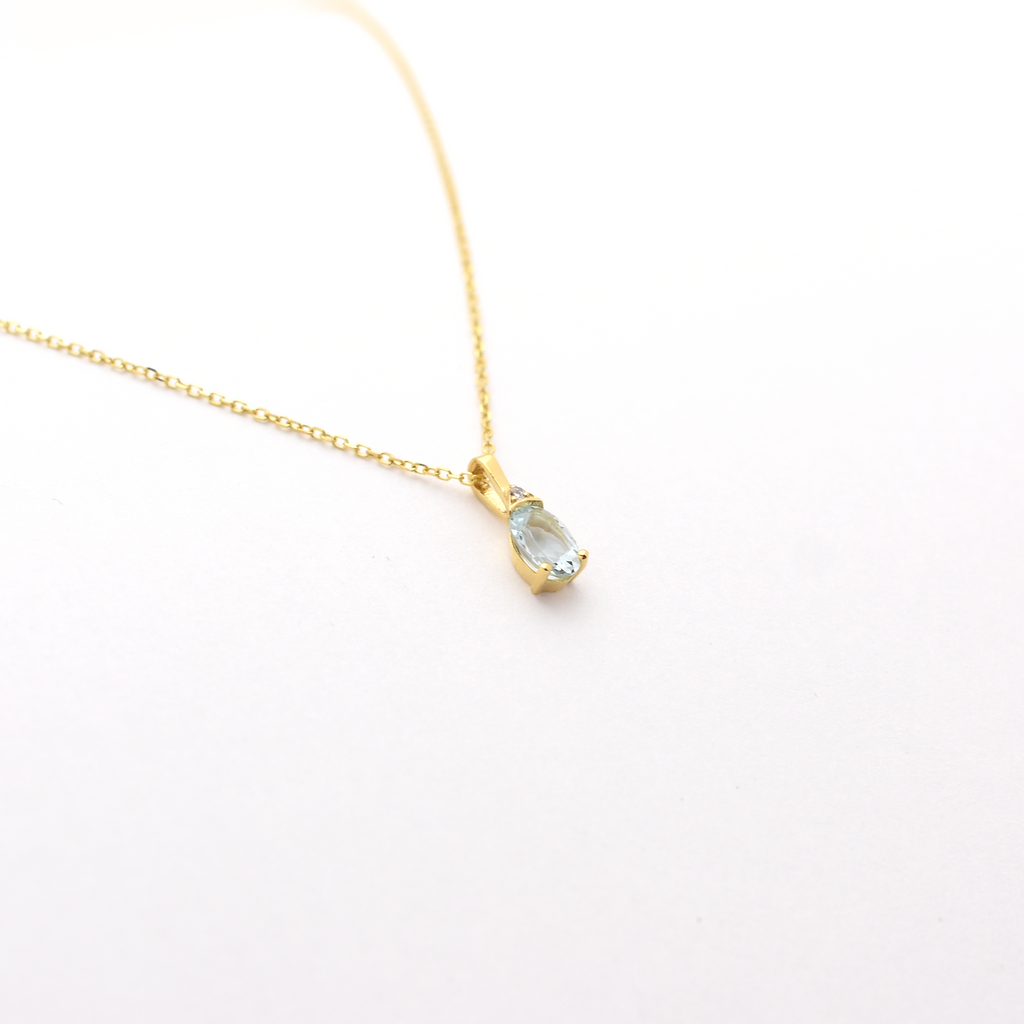 Oval Aquamarine and diamond pendant