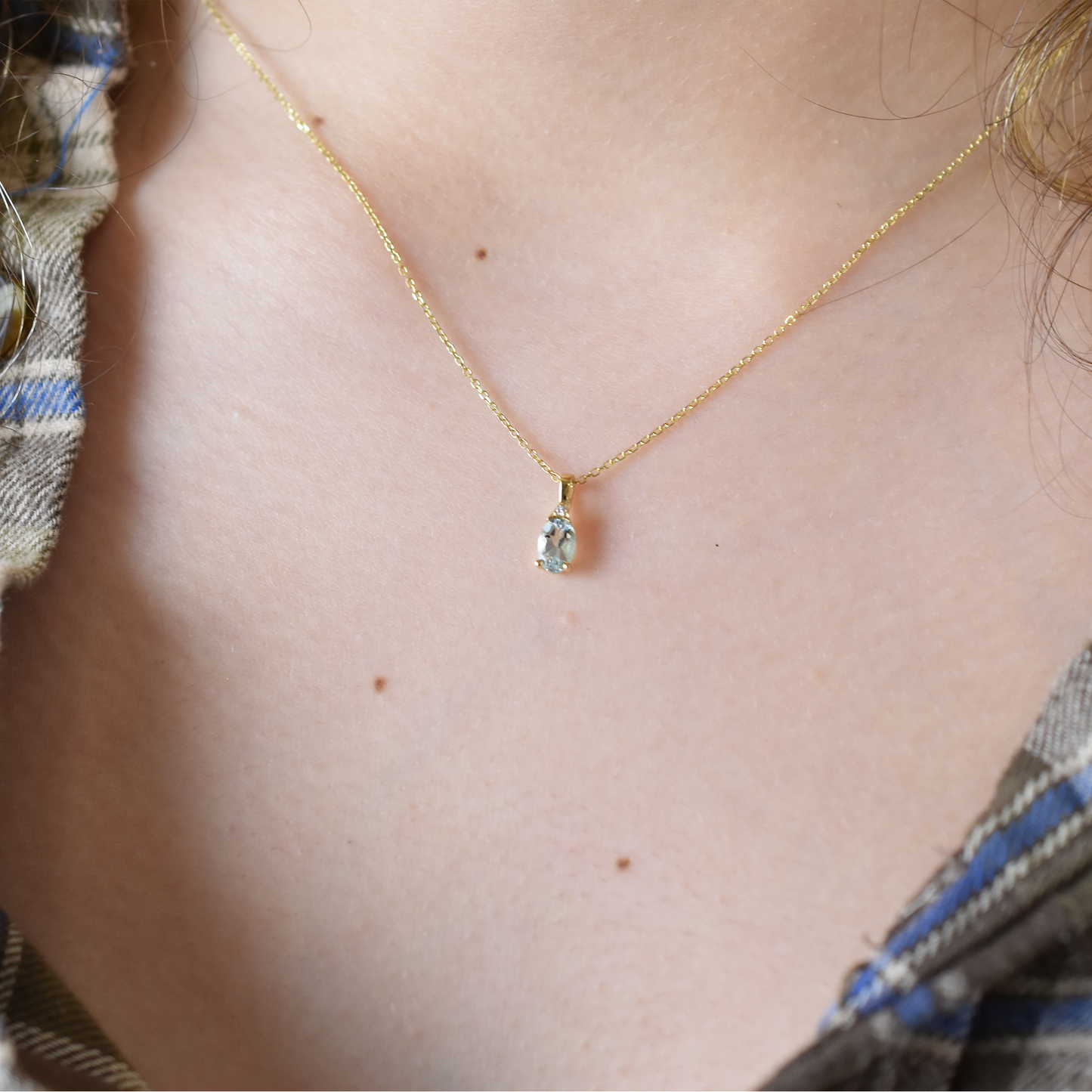 Oval Aquamarine and diamond pendant
