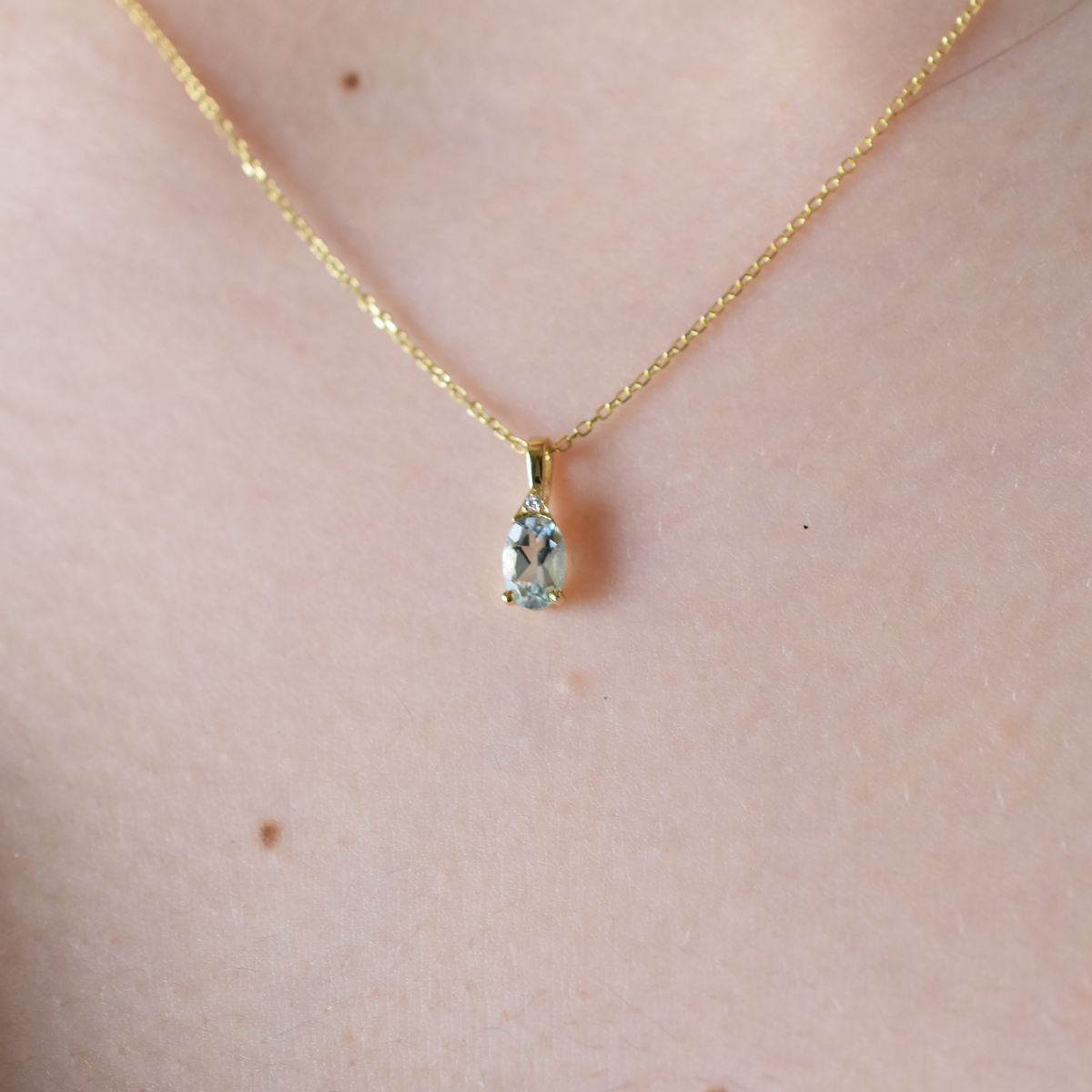 Oval Aquamarine and diamond pendant