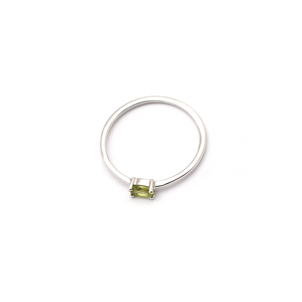 14K Gold Oval Peridot Ring