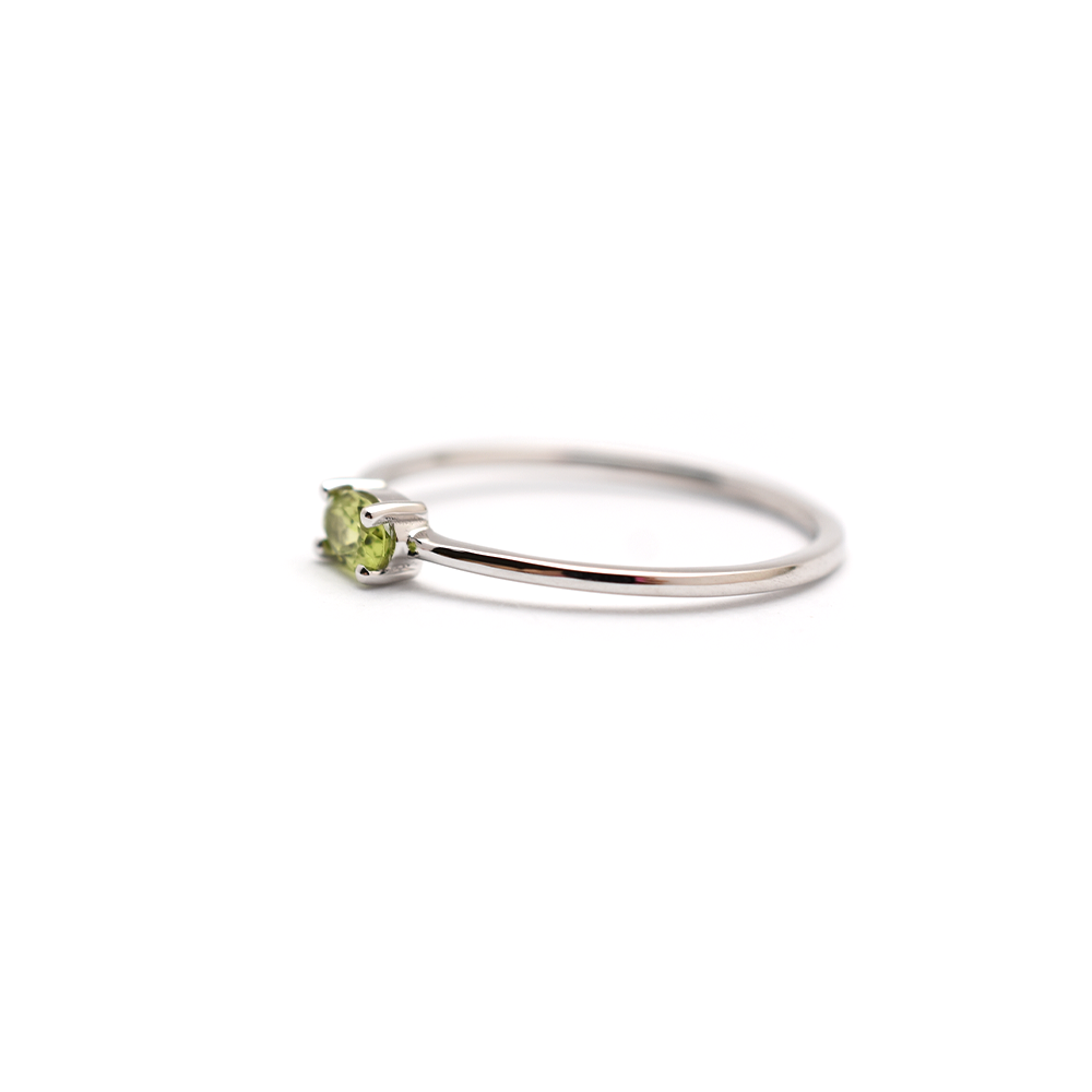 14K Gold Oval Peridot Ring