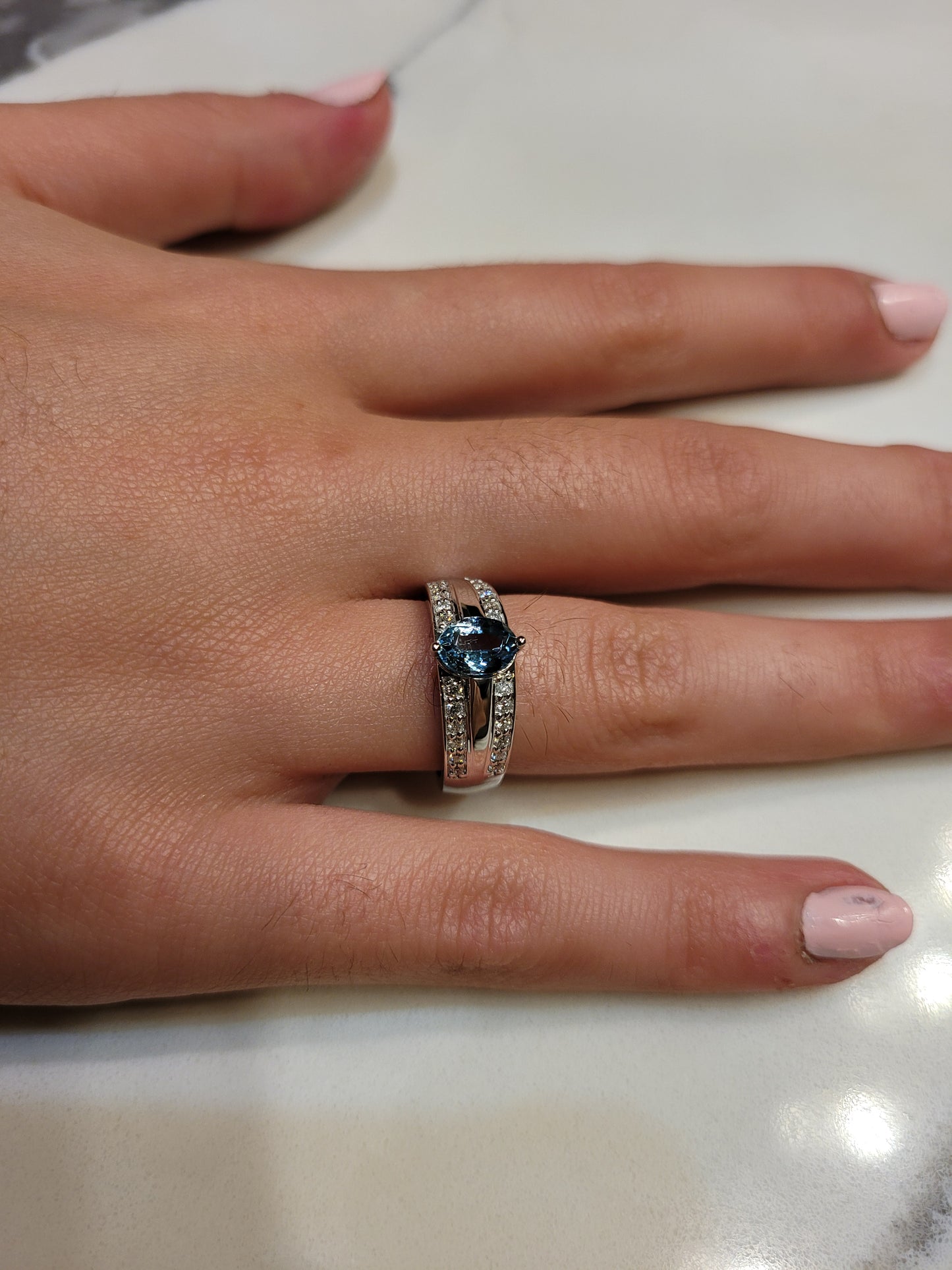 14K Gold Oval Aquamarine Ring