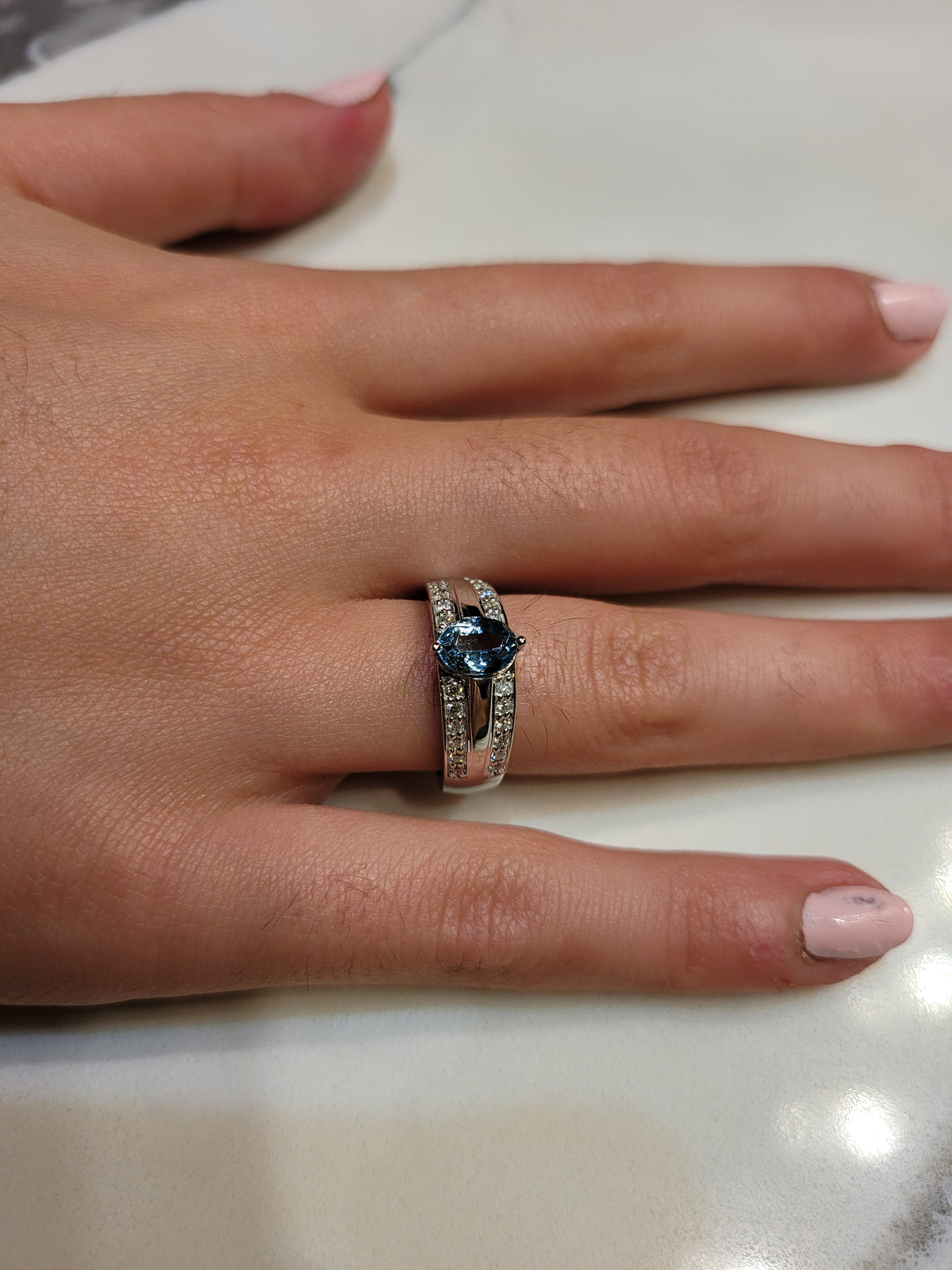 14K Gold Oval Aquamarine Ring