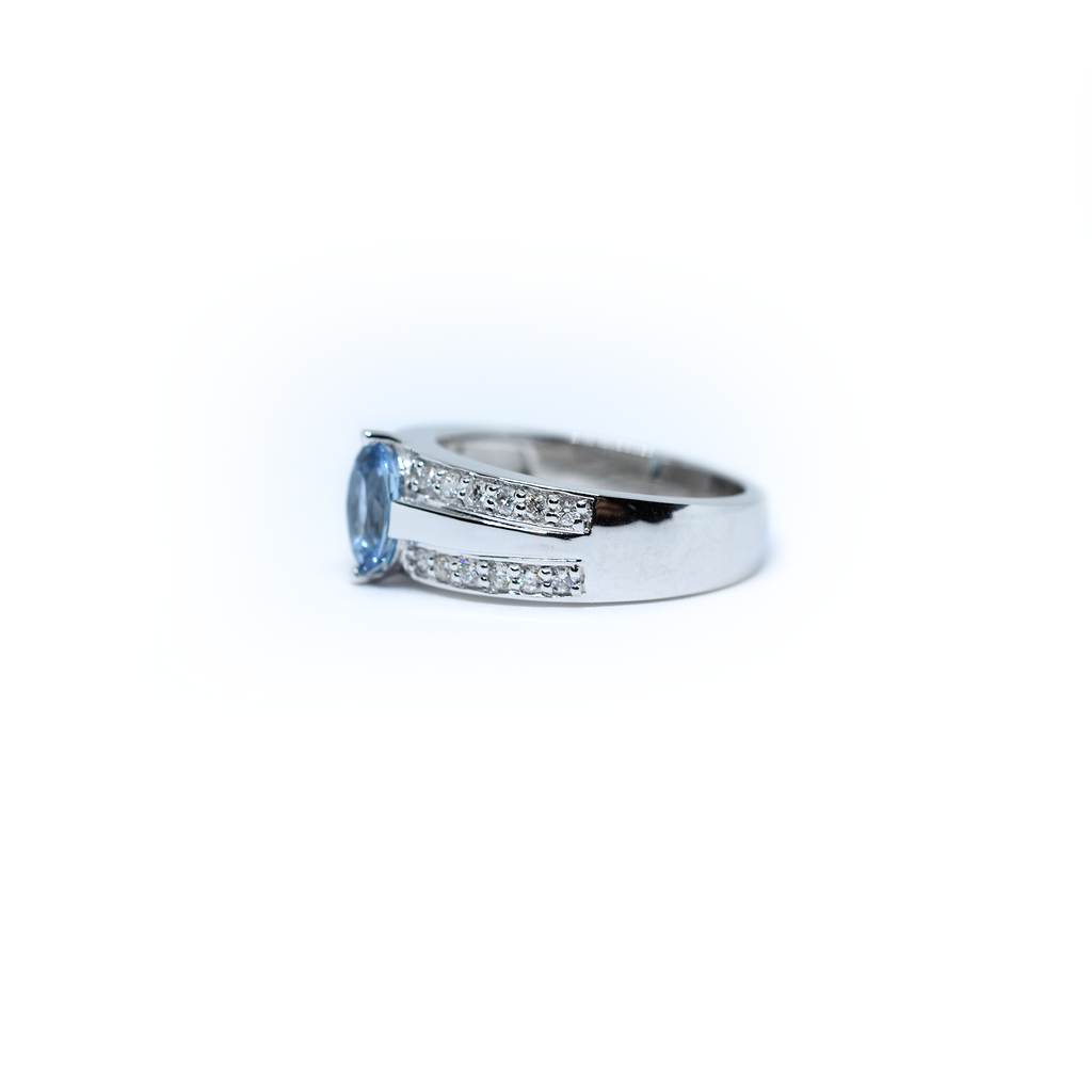14K Gold Oval Aquamarine Ring
