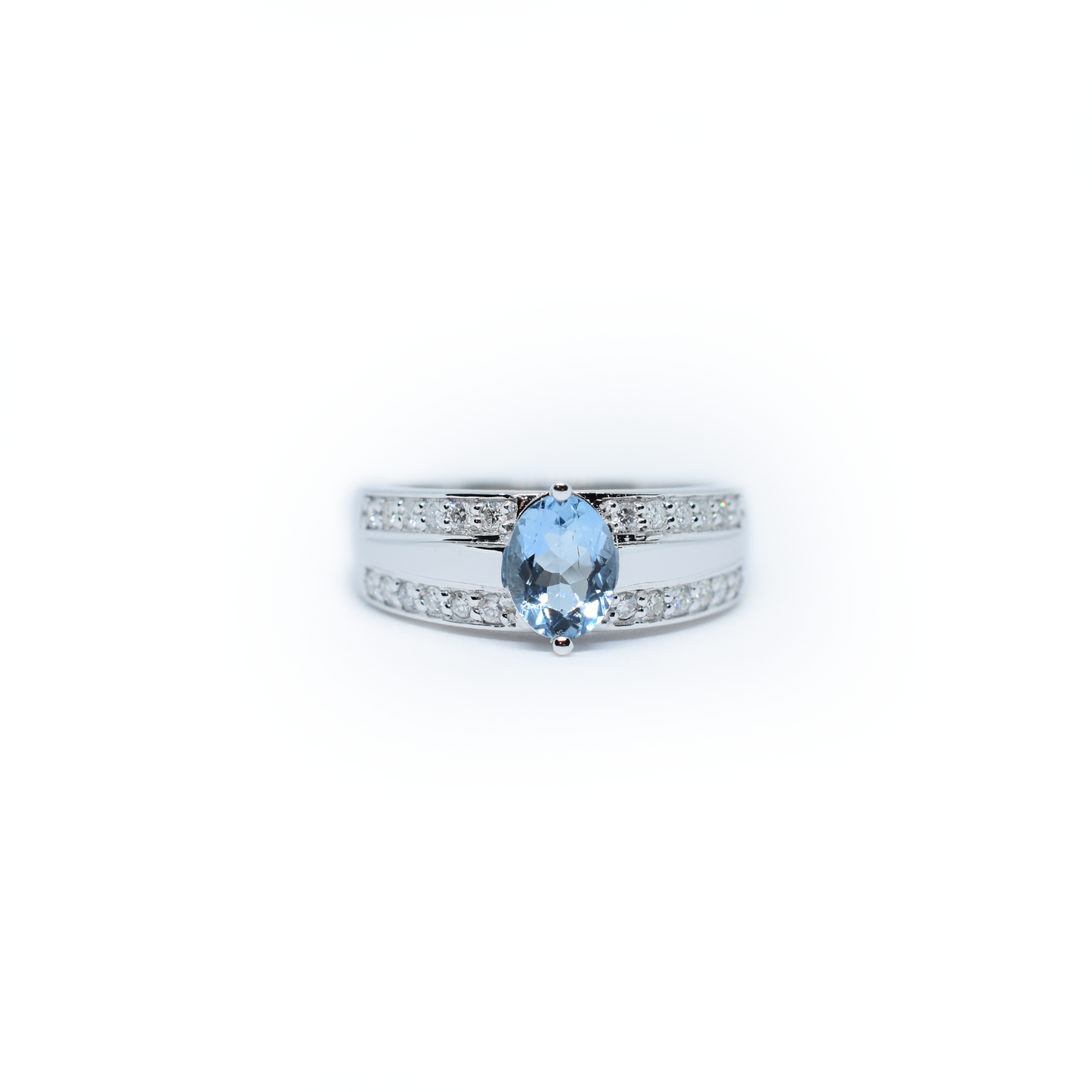 14K Gold Oval Aquamarine Ring