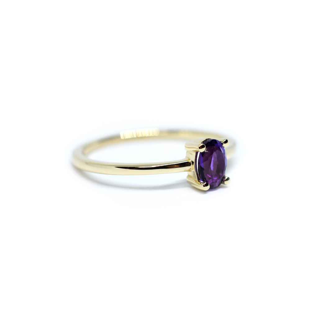 14K Gold Oval Amethyst Ring