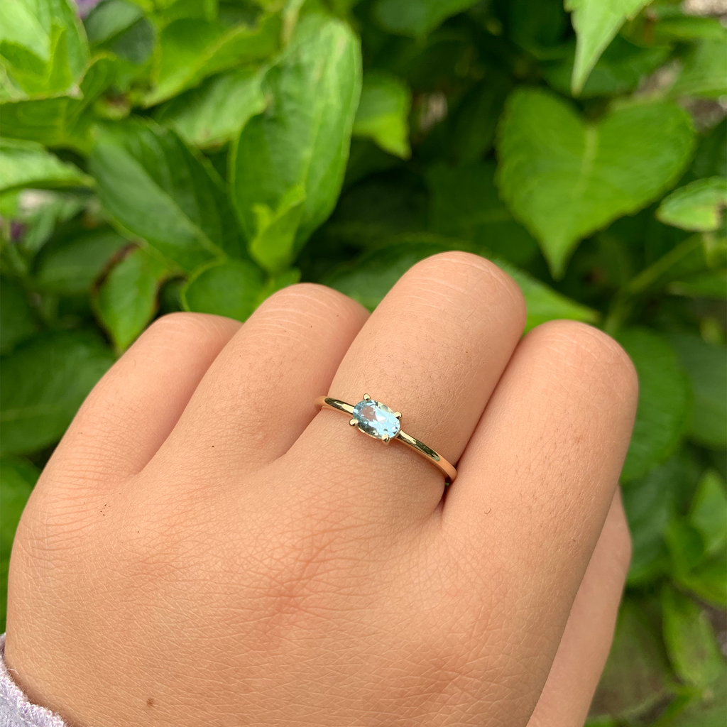14K Gold Oval Aquamarine Ring