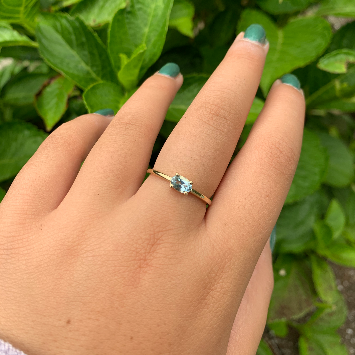 14K Gold Oval Aquamarine Ring