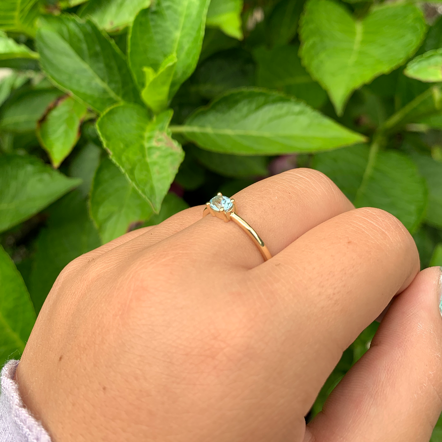 14K Gold Oval Aquamarine Ring