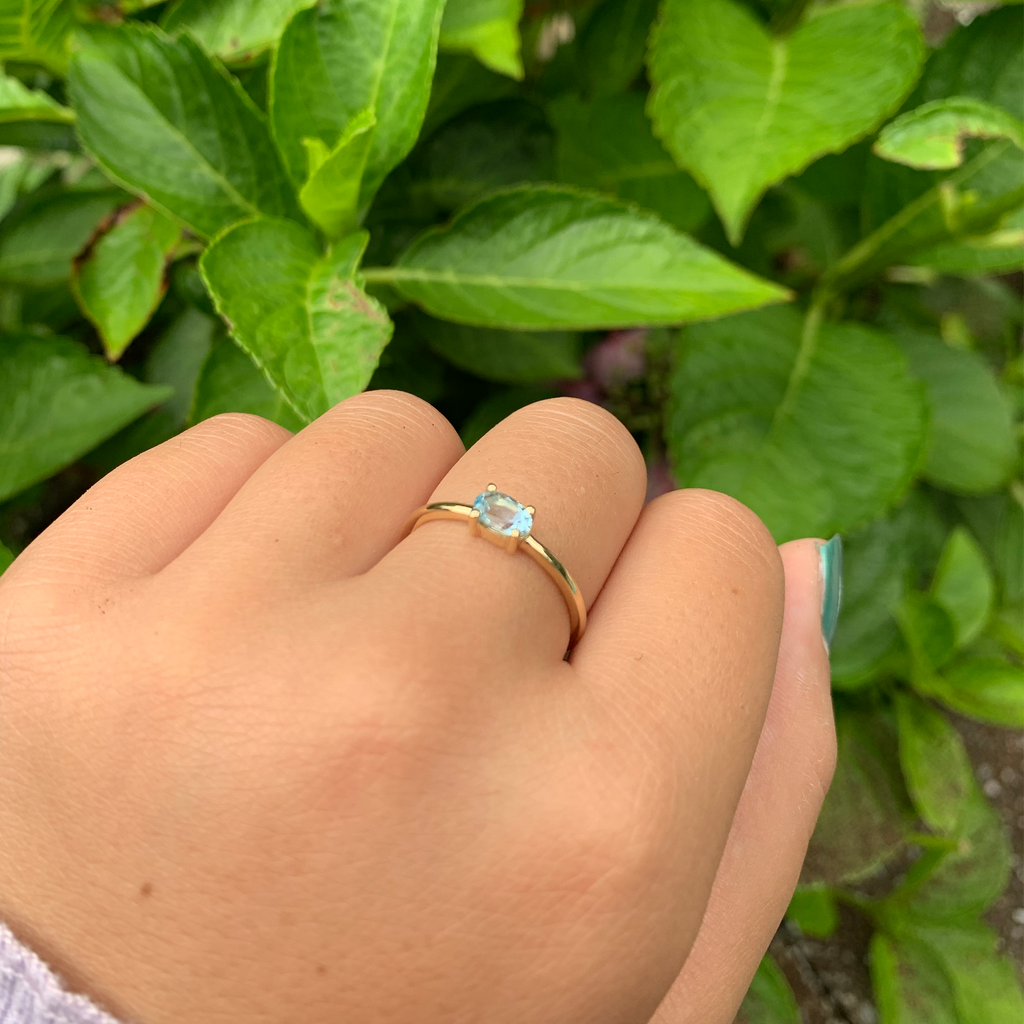 14K Gold Oval Aquamarine Ring