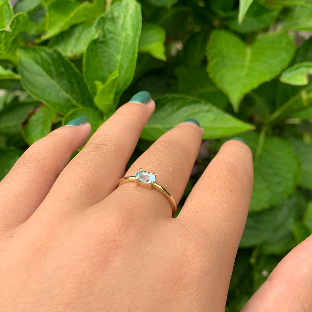 14K Gold Oval Aquamarine Ring