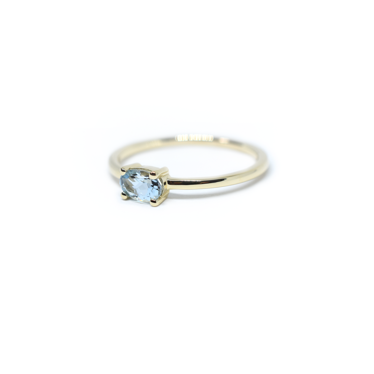 14K Gold Oval Aquamarine Ring