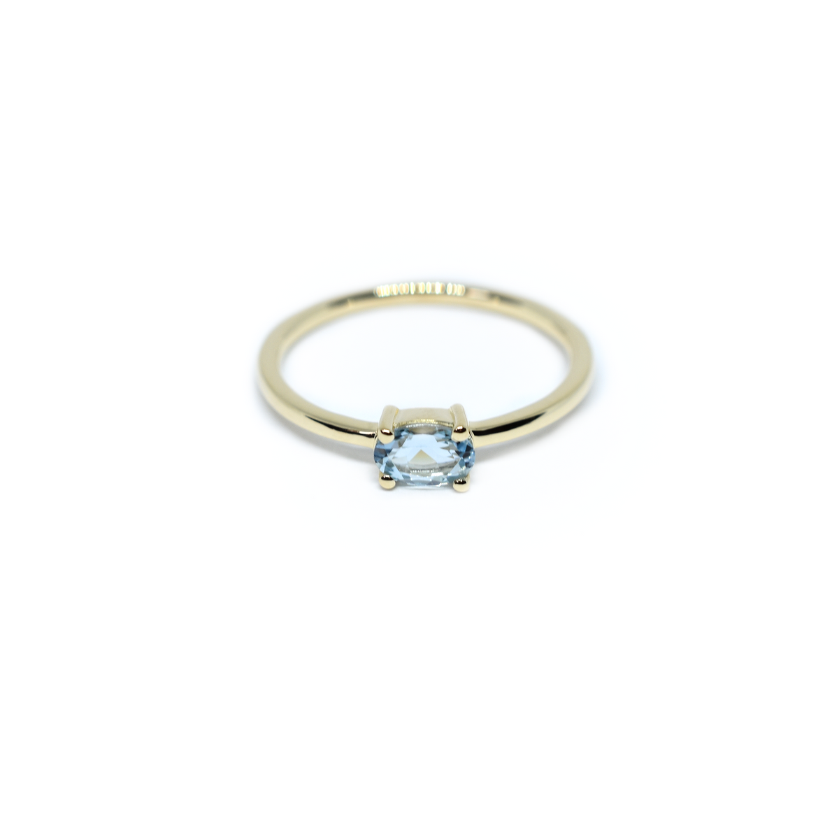 14K Gold Oval Aquamarine Ring