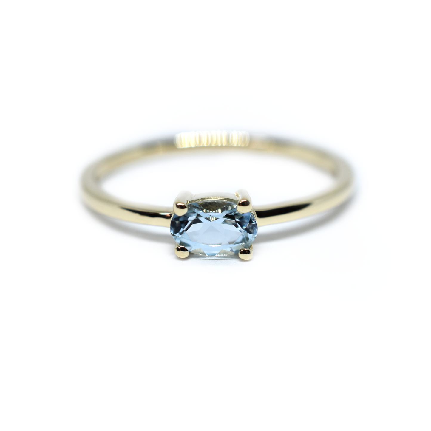 14K Gold Oval Aquamarine Ring