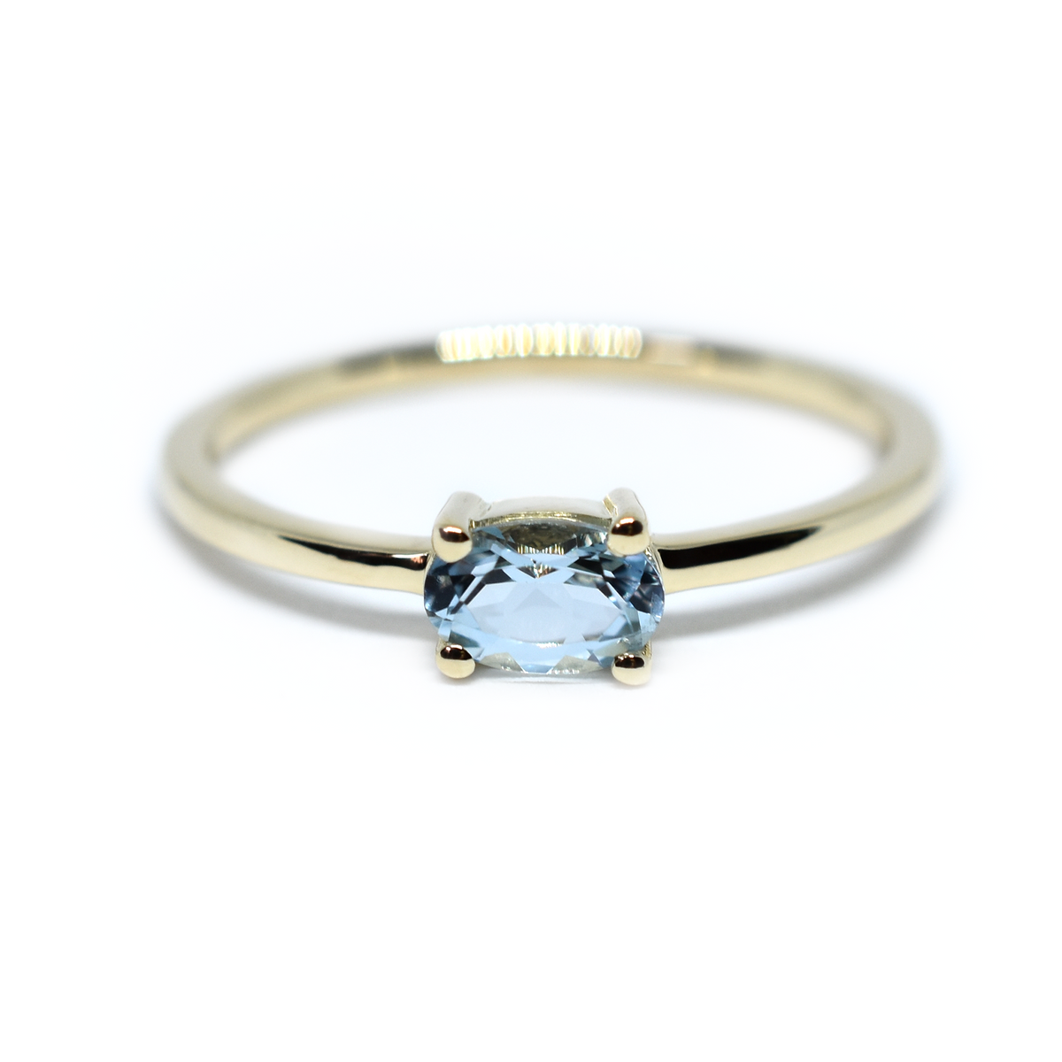 14K Gold Oval Aquamarine Ring