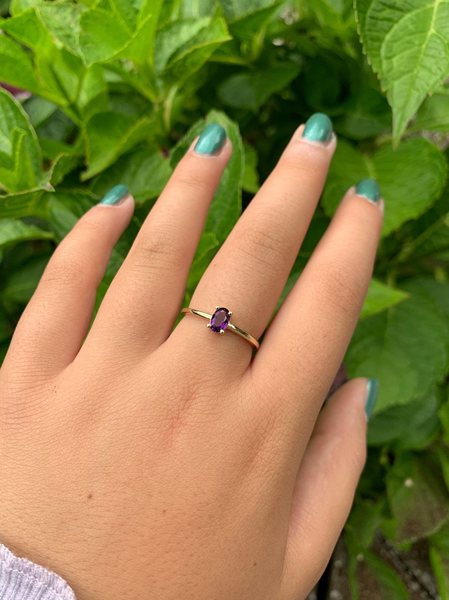 14K Gold Oval Amethyst Ring
