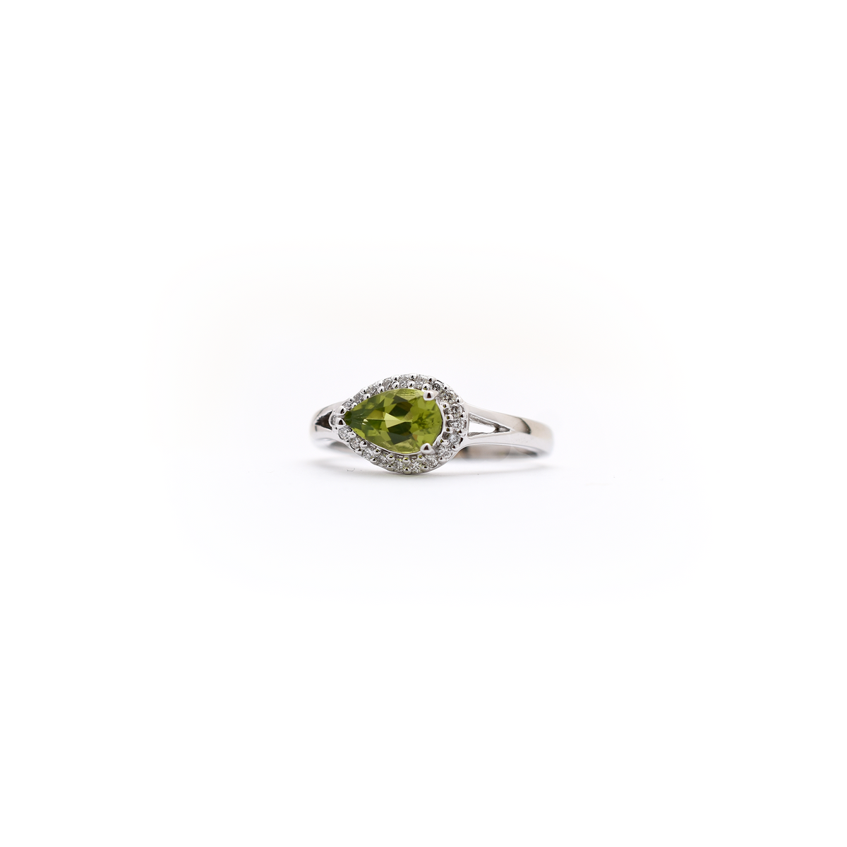 14 k white gold pear shaped peridot and diamond ring