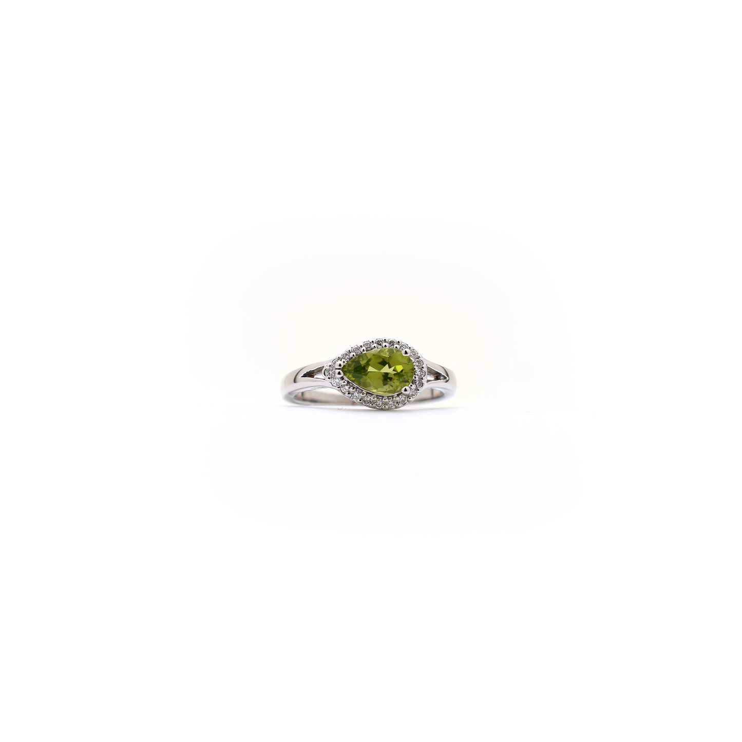 14 k white gold pear shaped peridot and diamond ring