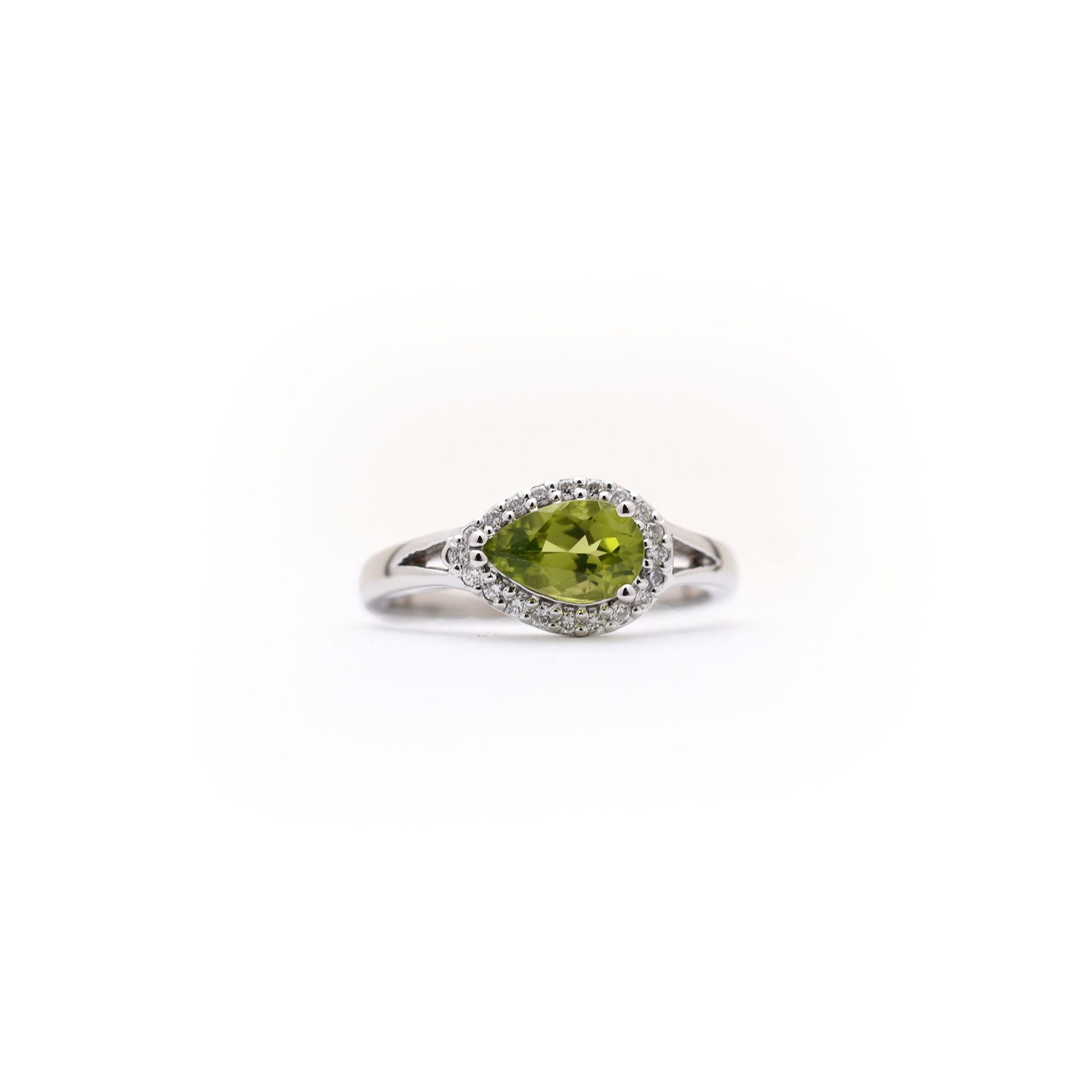 14 k white gold pear shaped peridot and diamond ring