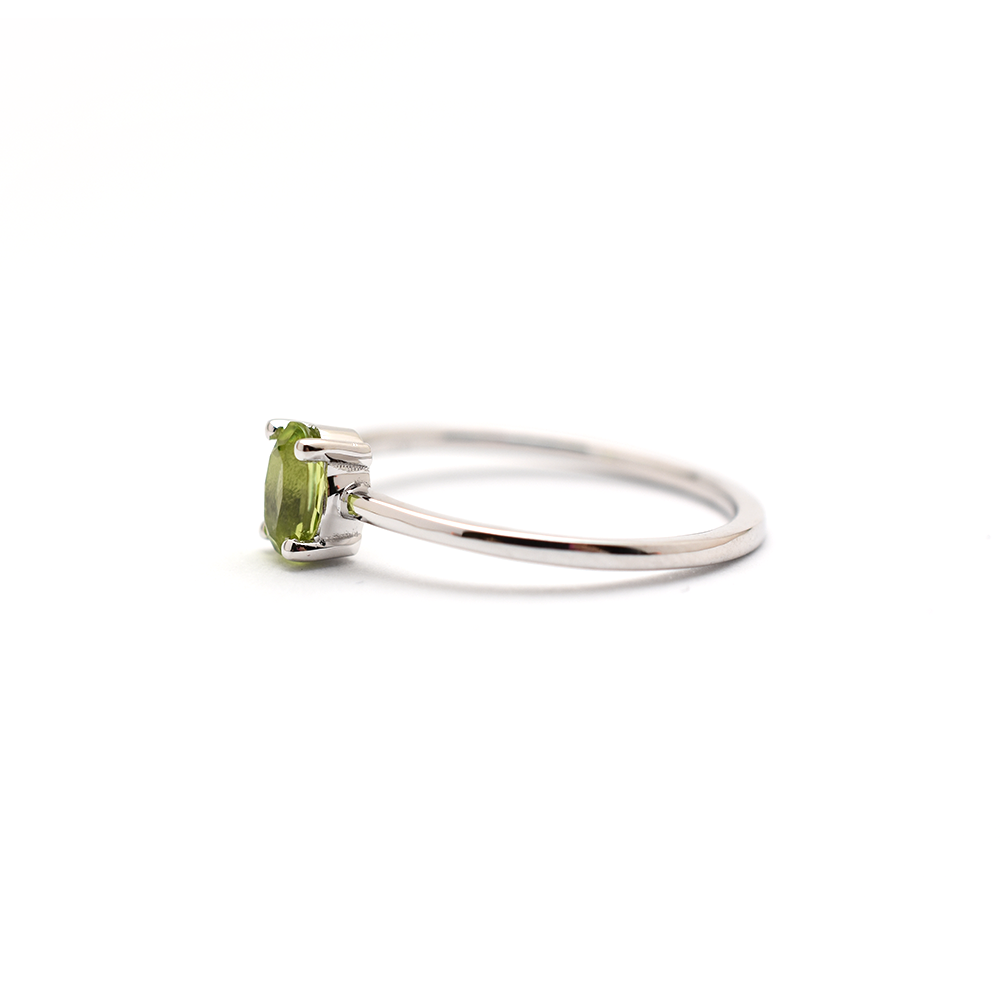 14K Gold Oval Peridot Ring