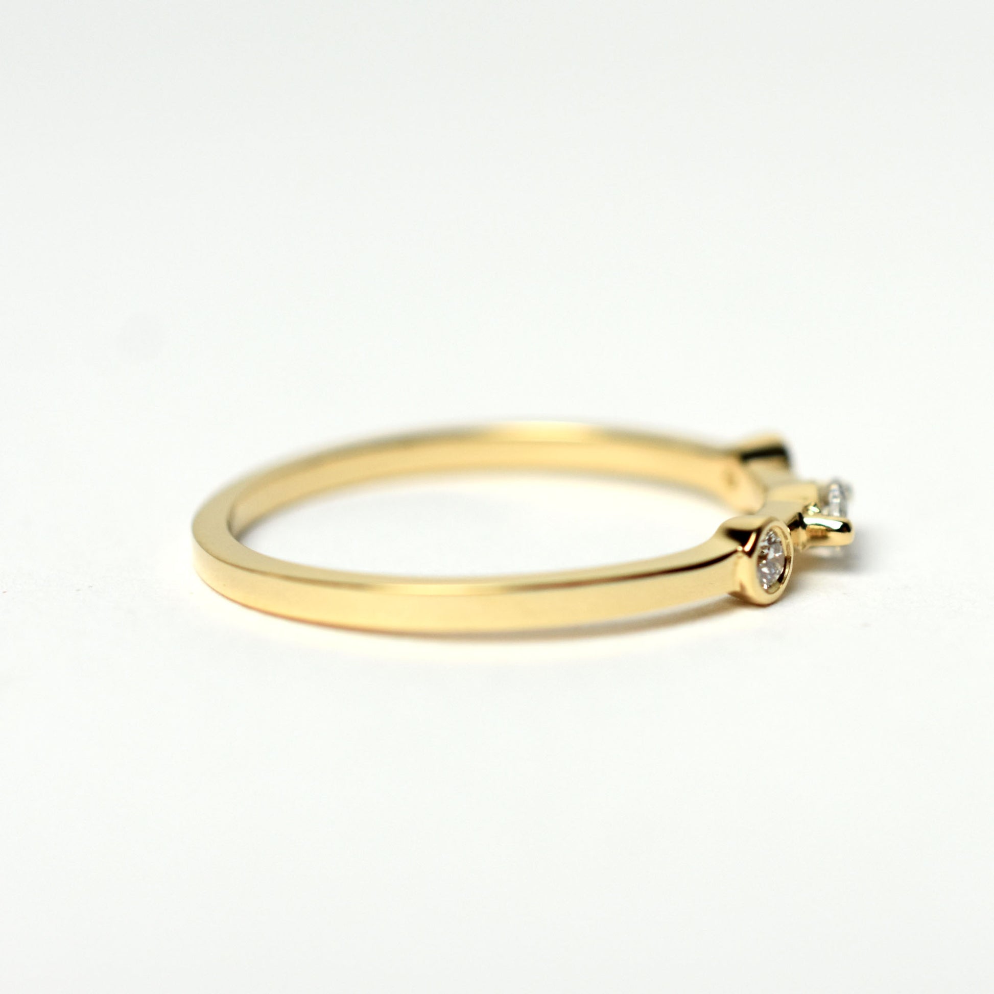 3 stone yellow gold ring